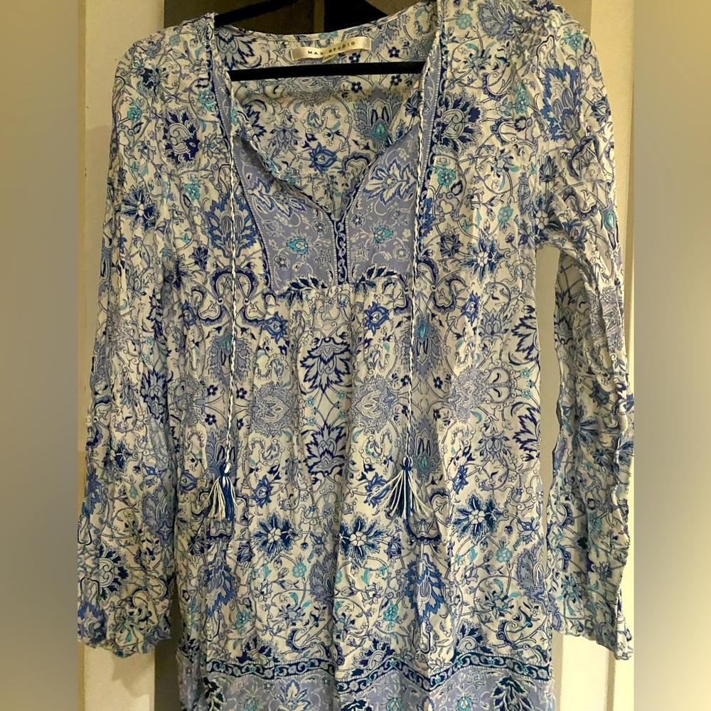 Max Studio long sleeved, lightweight shirt